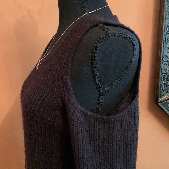 Cold-shoulder black and gold sweater by DESIGN HISTORY - Picture 7 of 12